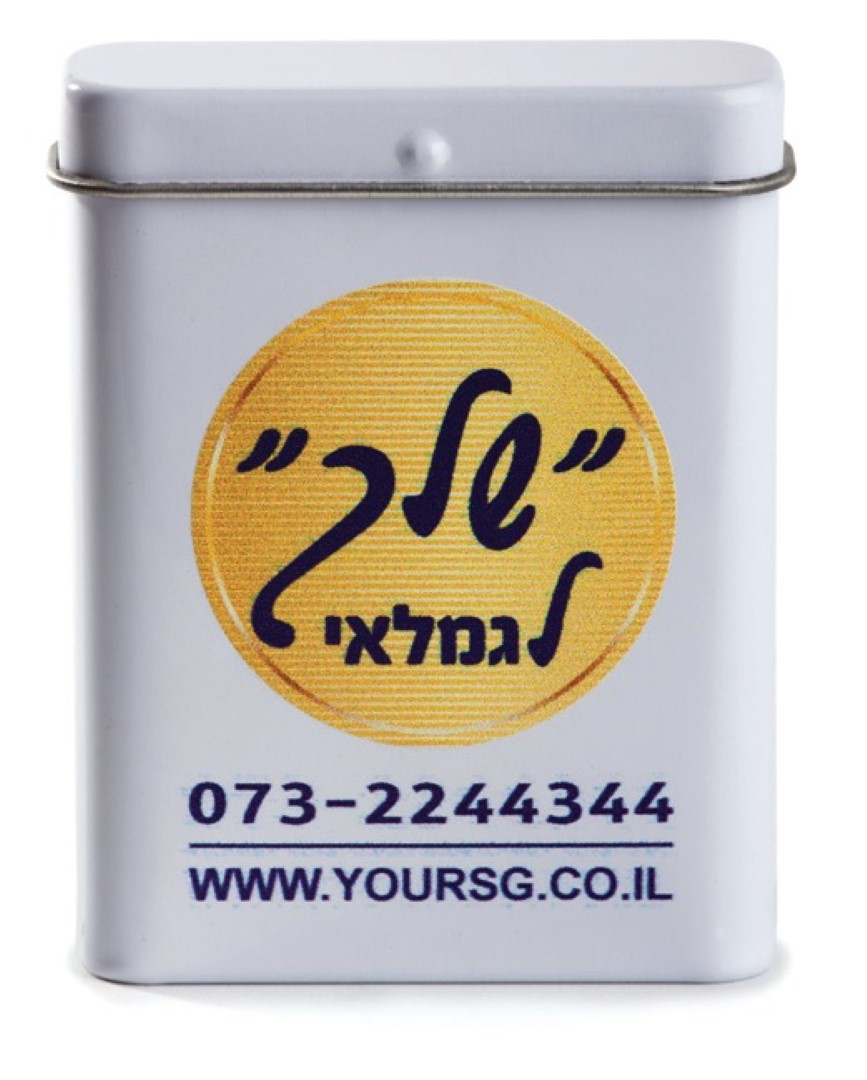 פחיות מלבניות דקות במילוי סוכריות מרעננות או מיני עדשים קטנטנות בזיגוג צבעוני ובמילוי שוקולד חלב איכותי.
כשר - חלבי.
קופסאות מתכת אישיות המותאמות לנשיאה בכיס או בארנק או להחזקה ברכב.
גודל המוצר: רוחב 5.1 אורך 5.4 גובה 6 ס״מ.