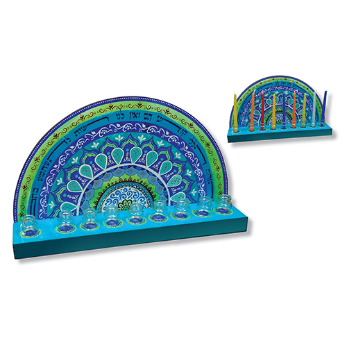 חנוכייה מרהיבה 28.5x16.5 ס”מ מעץ עם קני זכוכית.
