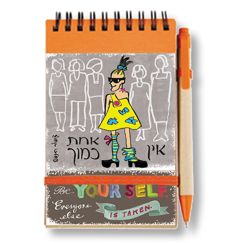 פנקס ממוחזר ועט דגם שאקטי. 
פנקס ממוחזר 10×15 ס”מ, עם עט דגם שאקטי A6 עם כריכה קשה, סגר גומי, 60 דף שורה.
נייר ממוחזר 80 גרם, עט מצורף.
