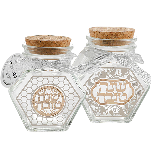 כלי לדבש מזכוכית. 
אורך/גובה: 8 ס״מ.
רוחב: 6 ס״מ.