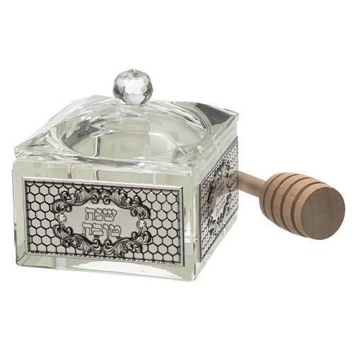 כלי מהודר לדבש מקריסטל עם פלקטה. 
אורך/גובה: 7 ס״מ.
רוחב: 7 ס״מ.
חומר: קריסטל. 
משקל: 0.63 ק״ג. 