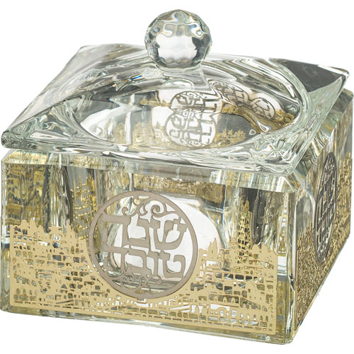 כלי מהודר לדבש מקריסטל עם פלקטה. 
אורך/גובה: 7 ס״מ.
רוחב: 7 ס״מ.
חומר: קריסטל.